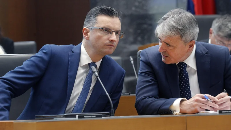 Fotografija: Bistveni cilj po mnenju Marjana Šarca je, da temo ukinjanja dopolnilnega zdravstvenega zavarovanja »spravijo z mize«, saj se politika z njo ukvarja že 15 let, podobno kot z demografskim skladom. FOTO: Mavric Pivk/Delo