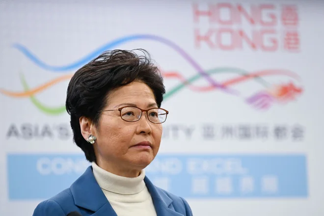 Carrie Lam se je kitajskemu predsedniku zahvalila za &raquo;skrb in navodila&laquo;, pa tudi za &raquo;zaupanje in podporo&laquo;, ki ji ju izkazuje. FOTO: AFP