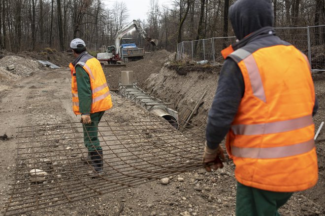 Gradnja kanala C0 se nadaljuje, MOL ima po zagotovilu župana razen za 150 metrov gradbena dovoljenja. FOTO: Voranc Vogel/Delo