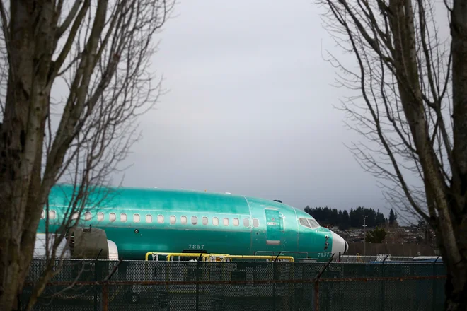 Boeingi 737 max so prizemljeni zaradi nesreč v Indoneziji in Etiopiji, v katerih je umrlo 346 ljudi. FOTO: Lindsey Wasson/Reuters