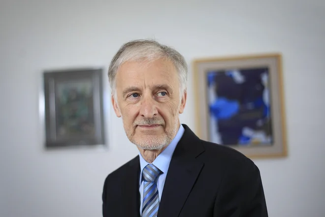 Odvetnik Emil Zakonjšek, njegova pisarna brani tri tožene sodnike, pravi, da se doslej še nikoli v tridesetletni karieri ni srečal s takšnim primerom kršitev postopka.  FOTO: Leon Vidic