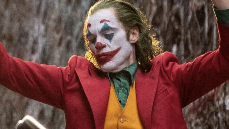 Fotografija: Ob njeni glasbi se je Joaquin Phoenix v Jokerju zazibal v ubijalski ples. FOTO: Reuters