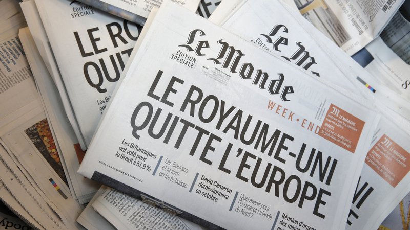 Fotografija: Naslovnica Le Monda z uvodnim naslovom Združeno kraljestvo zapušča Evropo. FOTO: Reuters 
