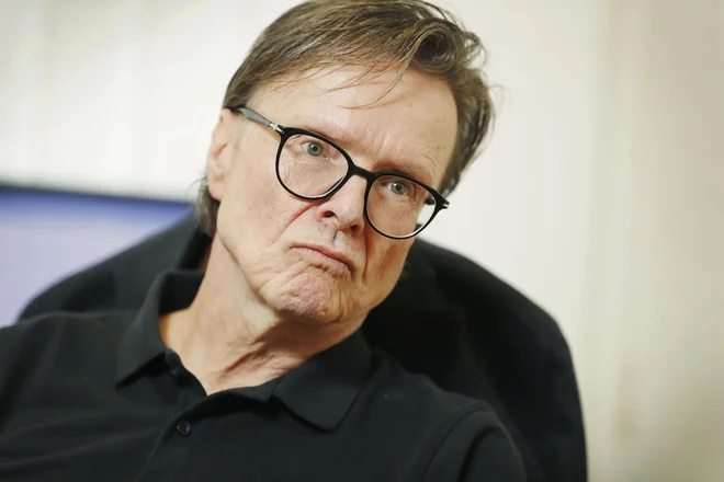 Jan Zobec, vrhovni sodnik, pojasnjuje zakaj se iz odločanja ni izločil. "Sodišču, na katerega je prenesena pristojnost, lahko polno zaupamo. Razen, če bi rekli, da je le ljubljansko sodišče edino, ki je nepristransko, to pa definitivno ni res." 