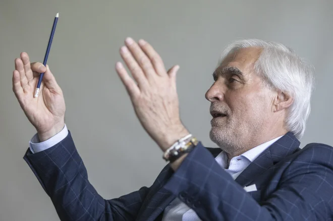 Gino Berti se v Koper pripelje ali iz Trsta, kjer ima stanovanje, ali pa iz okolice domačih Benetk. Vozi bmw ali mercedes, ki pa mora imeti dizelski motor. FOTO: Voranc Vogel/Delo