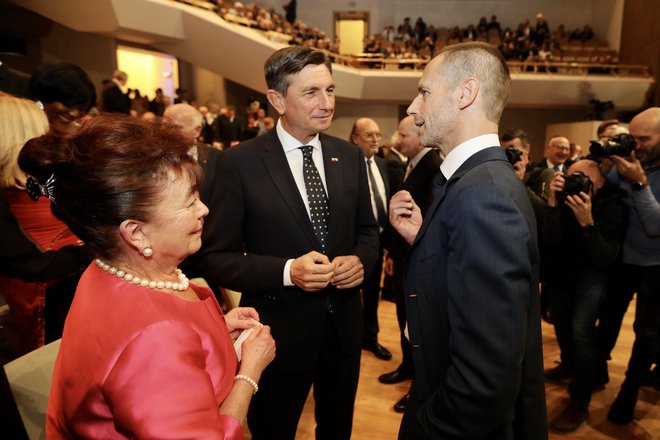Predsednik države Borut Pahor in prvi mož Uefe Aleksander Čeferin med pogovorom ob robu prireditve Športnik leta. FOTO: Voranc Vogel/Delo