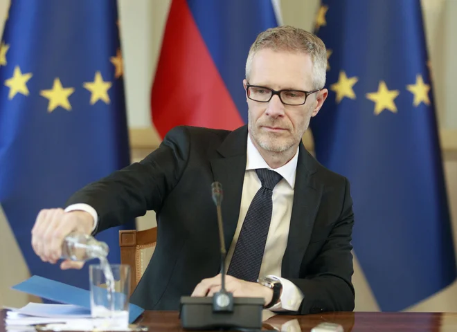 Banka Slovenije, ki jo vodi Boštjan Vasle, opozarja, da ohlajanje gospodarstva in zunanje negotovosti povečujejo sistemska tveganja za banke. Foto: Roman Šipić