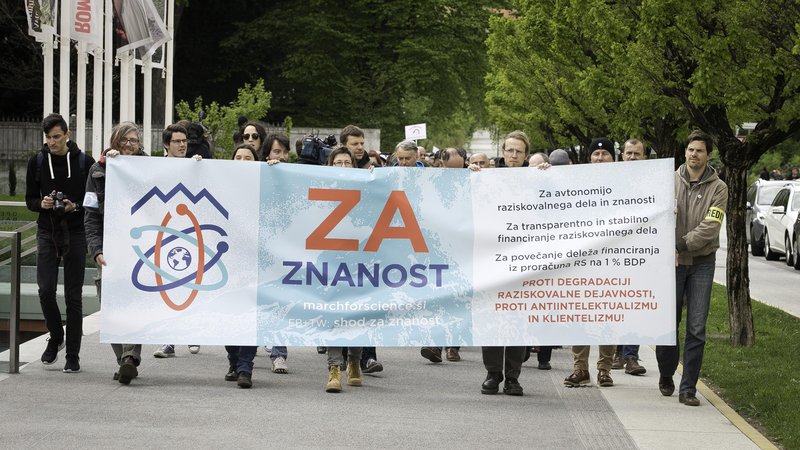 Fotografija: Protest znanstvenikov in znanstvenih delavcev Foto Jože Suhadolnik