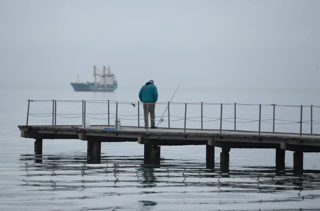 Vam je trenutno vreme všeč ali bi raje imeli zimo s snegom in nizkimi temperaturami? FOTO: Jože Suhadolnik/Delo