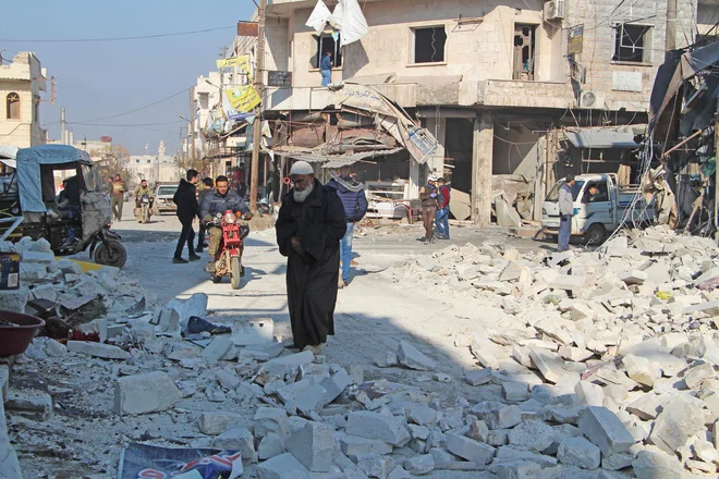 Uničenje v mestu Saraquib (Idlib). FOTO: Ibrahim Yasouf/AFP