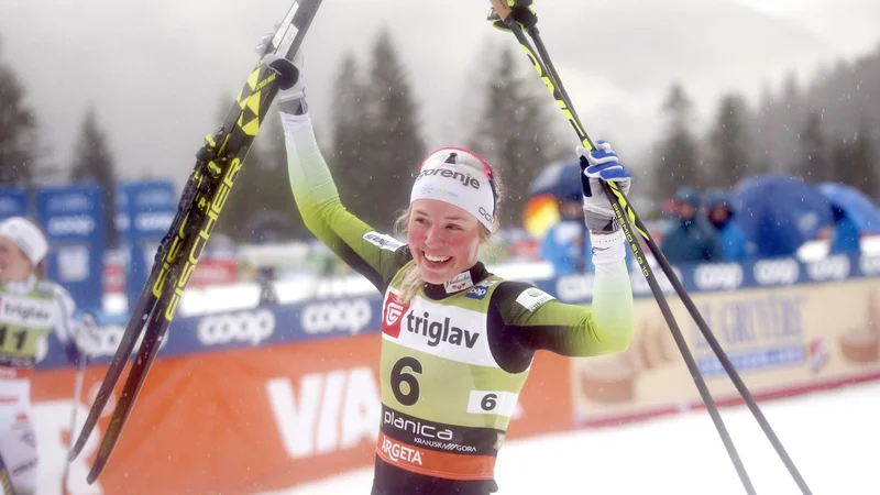 Fotografija: Anamarija Lampič ni skrivala zadovljstva ob 5. planiškem mestu. FOTO: Roman Šipić/Delo