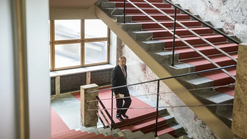 Fotografija: Novi standardi odstopanja so iz državnega zbora odnesli poslanca LMŠ Darija Krajčiča. FOTO: Voranc Vogel/Delo