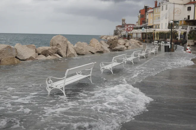 Novembrske poplave v Piranu. FOTO: Leon Vidic/Delo<br />
&nbsp;