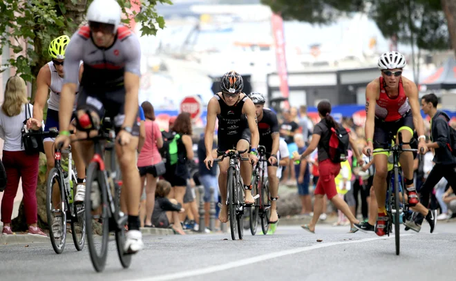 Zaradi vključenosti treh bazičnih športov (plavanje, kolesarjenje in tek) je triatlon že sam po sebi šport, ki skrbi za celosten razvoj vseh vključenih, od otrok do najstarejših. Foto: Roman Šipič