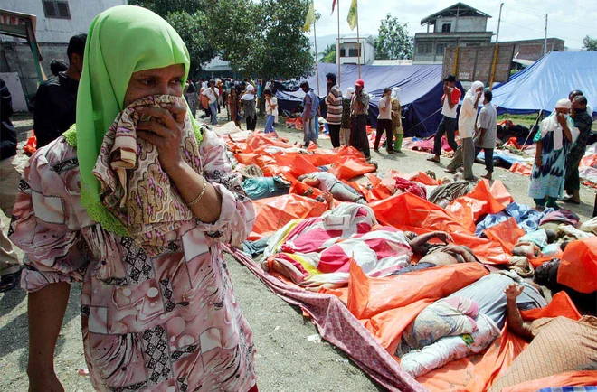 Najhuje je prizadel sever indonezijske pokrajine Aceh, kjer je umrlo 128.858 ljudi, več kot pol milijona prebivalcev je ostalo brez strehe nad glavo. Foto Reuters