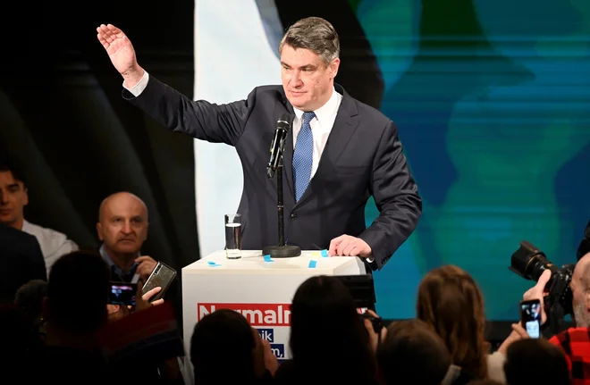 Zoranu Milanoviću v življenjepisu trenutno piše, da je nekdanji premier in nekdanji predsednik SDP, zato veliko ne more izgubiti. FOTO: AFP