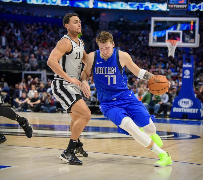 Dončić je po večmesečnem preizkušanju različne obutve sklenil, da bo v naslednjih letih nosil športne čevlje znamke Jordan Brand. FOTO: Usa Today Sports
