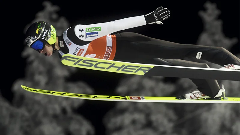 Fotografija: Peter Prevc je prejšnjo novoletno turnejo predčasno končal, domov je odpotoval že po kvalifikacijah Garmisch-Partenkirchna. FOTO: AFP