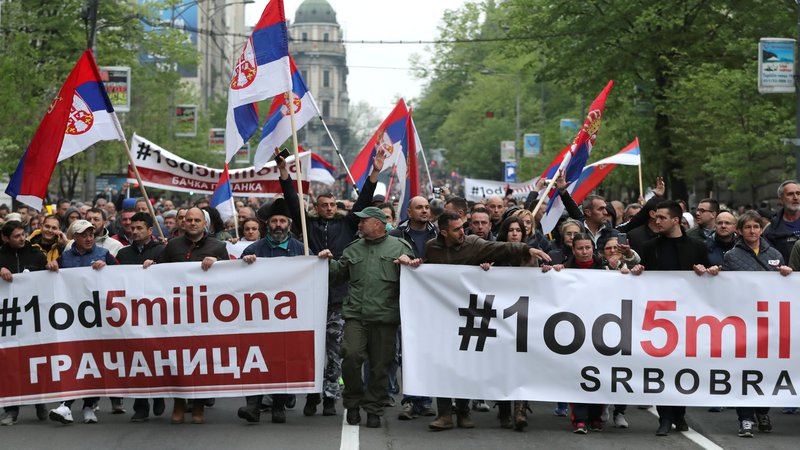 Fotografija: V Srbiji so spomladi množično demonstrirali proti predsedniku Aleksandru Vučiću. Foto Reuters