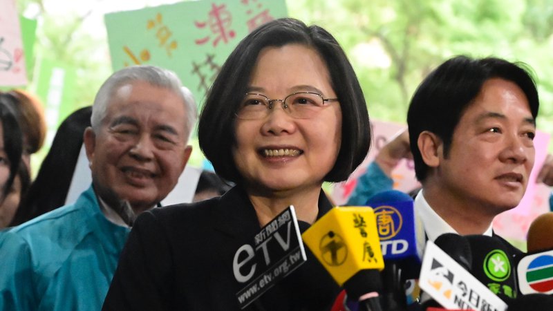 Fotografija: Na podlagi predvolilnih anket je na Tajvanu mogoče pričakovati prepričljivo zmago sedanje predsednice Tsai Ing-wen. FOTO: Sam Yeh/AFP