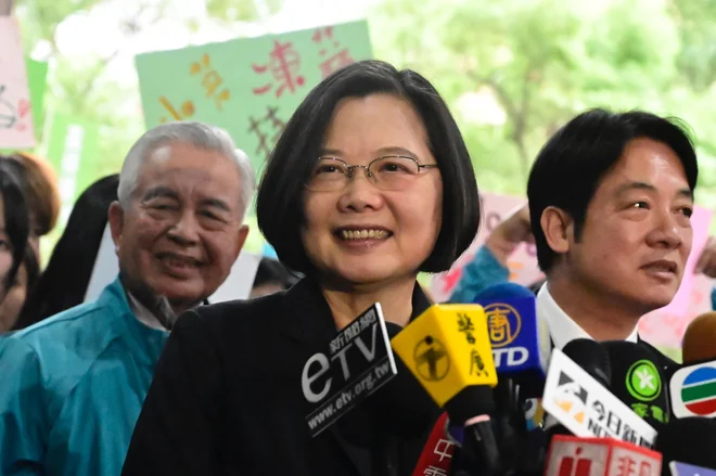 Na podlagi predvolilnih anket je na Tajvanu mogoče pričakovati prepričljivo zmago sedanje predsednice Tsai Ing-wen. FOTO:<strong>&nbsp;</strong>Sam Yeh/AFP