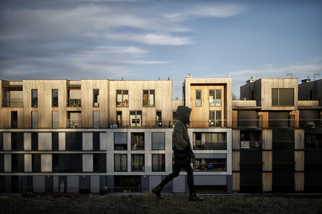 Ljubljana potrebuje najmanj 4000 javnih najemnih stanovanj, po nekaterih ocenah pa vsaj še enkrat več. Trenutno v prestolnici gradijo zgolj stanovanja, namenjena za trg. FOTO: Blaž Samec/Delo