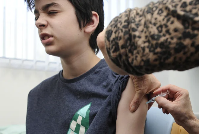 Necepljenih otrok v Nemčiji ne bodo sprejemali v javne vrtce in šole. Slika je simbolična. Foto Rebecca Naden/reuters