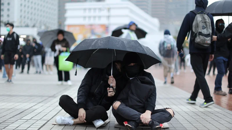 Fotografija: V Hongkongu so prejšnji teden preživeli najhujši božič po letu 1941. FOTO: Reuters