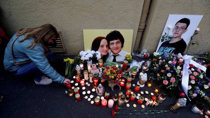 Fotografija: Umor preiskovalnega novinarja Jana Kuciaka in njegove zaročenke je lani pretresel Slovaško. FOTO: David W Cerny/Reuters