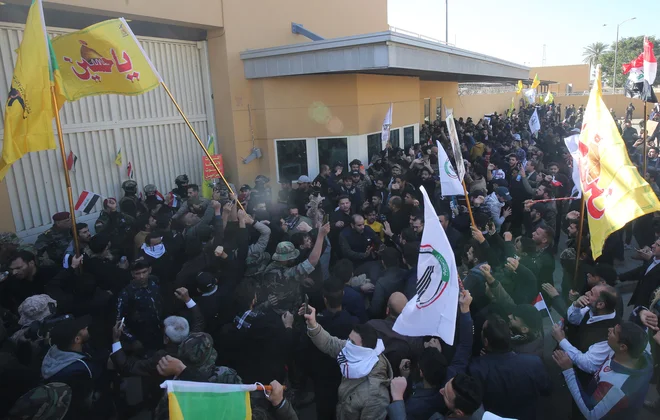 Oblasti v Bagdadu so napovedale, da bodo na pogovor poklicale ameriškega veleposlanika v Iraku. FOTO: Ahmad Al-rubaye/AFP