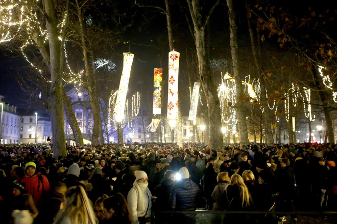 Prestolnico je, tako kot tudi druga mesta in kraje po državi, praznično vzdušje prevevalo že minule dni. FOTO: Roman Šipić/Delo