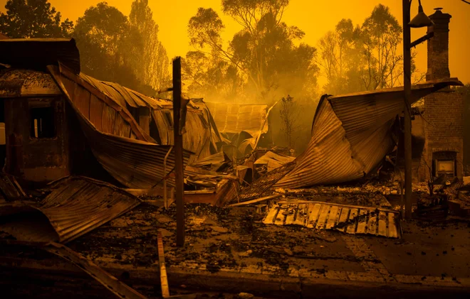 Uničeni so številni domovi. FOTO: Saeed Khan/Afp