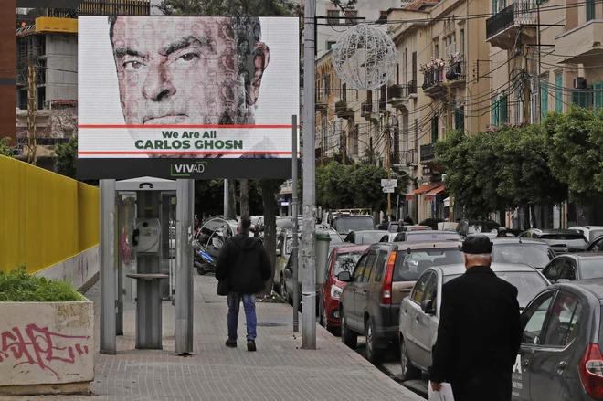 Tožilstvo Carlosu Ghosnu očita, da je Nissanovemu distributerju v Omanu plačal več milijonov dolarjev. FOTO: Joseph Eid/Afp