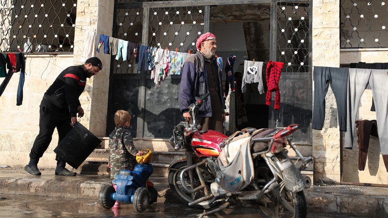 Fotografija: Begunci v Idlibu živijo v slabih življenjskih razmerah. FOTO: Omar Haj Kadour/AFP