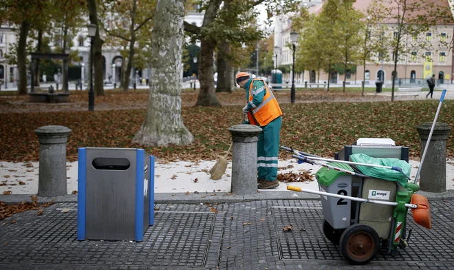 Cene komunalnih storitev so odvisne od elaboratov, ki jih še pripravljajo. FOTO: Blaž Samec/Delo