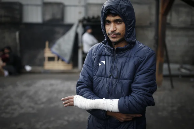 Poškodovani so mnogi, ki so jih hrvaški policisti vrnili nazaj v BiH. FOTO: Matej Družnik