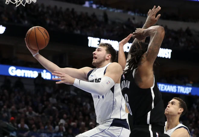 Pod taktirko Luke Dončića je Dallas serijo domačih tekem v NBA začel z zmago, v kateri je bil Ljubljančan najboljši posameznik v moštvu iz Teksasa. FOTO: USA Today Sports