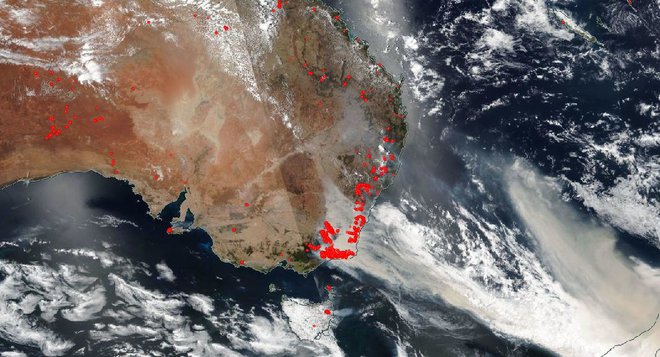 Satelitski posnetki območij, kjer gori. Posnetek je nastal 1. januarja. FOTO: Nasa