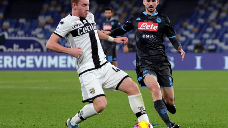 Fotografija: Dejan Kuluševski (levo) je pri letošnji izbranec Juventusa, h kateremu bo prišel po koncu sezone. FOTO: Reuters