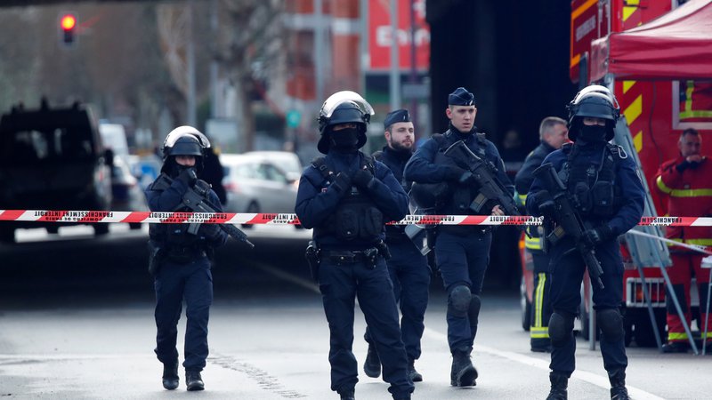 Fotografija: V zadnjih štirih letih so francosko prestolnico kar nekajkrat pretresli podobni napadi. FOTO: Charles Platiau/Reuters