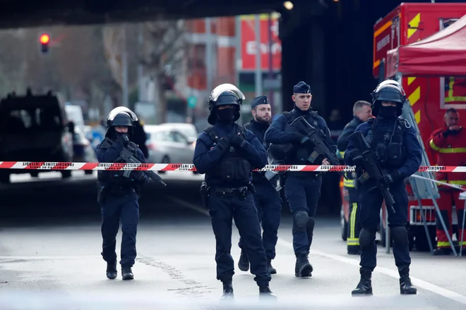 V zadnjih štirih letih so francosko prestolnico kar nekajkrat pretresli podobni napadi. FOTO: Charles Platiau/Reuters