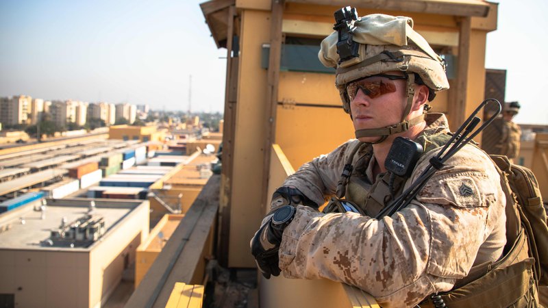 Fotografija: Ameriški marinec iz okrepitev za zaščito ameriškega veleposlaništva v Bagdadu. AFP PHOTO / DoD - US Marine Corps/ Sgt. Kyle C. Talbot 
