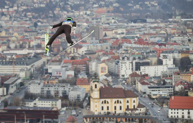 Takšen pogled na Innsbruck se je včeraj odprl Petru Prevcu. FOTO: Reuters