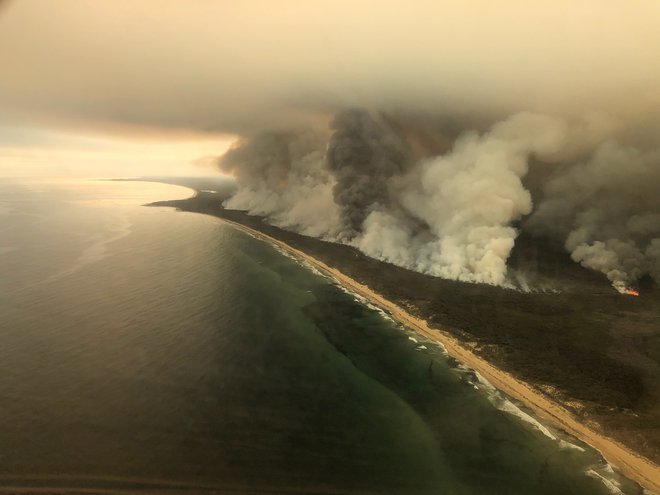 Dim ob obali East Gippsland v Viktoriji. FOTO: Australian Maritime Safety Autho Amsa/Reuters