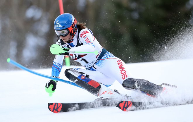 Petra Vlhova je bila najhitrejša na slalomu nad Zagrebom, kjer je zanjo navijalo ogromno slovaških navijačev, počutila se je kot doma. FOTO: Damir Sencar/Afp