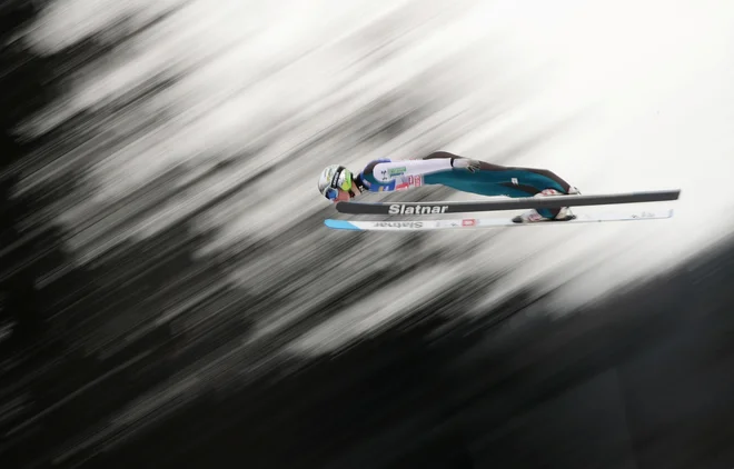 Domen Prevc je v seštevku novoletne turneje pridobil eno mesto. FOTO: Reuters