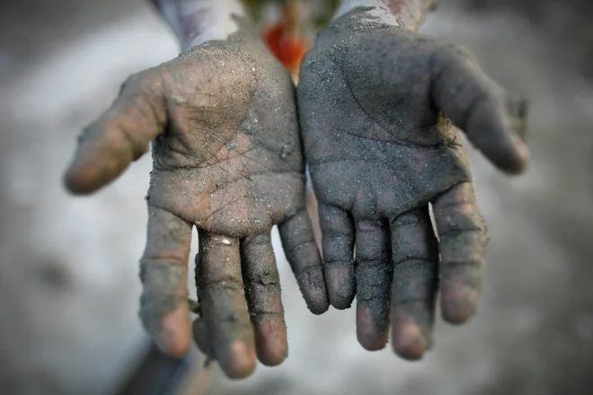 Gibanje pravične trgovine je nastalo zaradi slabe vesti oziroma občutka krivde kolonialnih velesil za izkoriščanje naravnih bogastev in prebivalcev v svojih kolonijah. FOTO: Andrew Biraj/Reuters<br />
&nbsp;