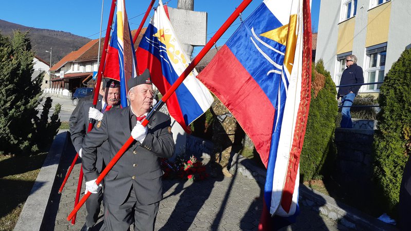 Fotografija: Prireditve ob obletnici pohoda Štirinajste divizije na Štajersko so se udeležili številni praproščaki. FOTO: F. J.
