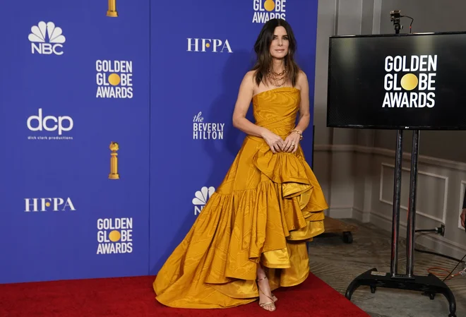 Igralka<strong> Sandra Bullock </strong>na rdeči preprogi. FOTO: Mike Blake/Reuters