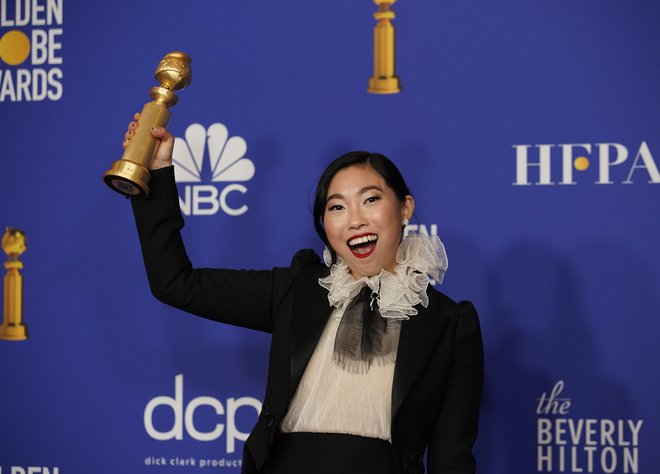 Raperka <strong>Awkwafina </strong>pa je dobila zlati globus za najboljšo žensko vlogo v muzikalu ali komediji. FOTO: Mike Blake/Reuters